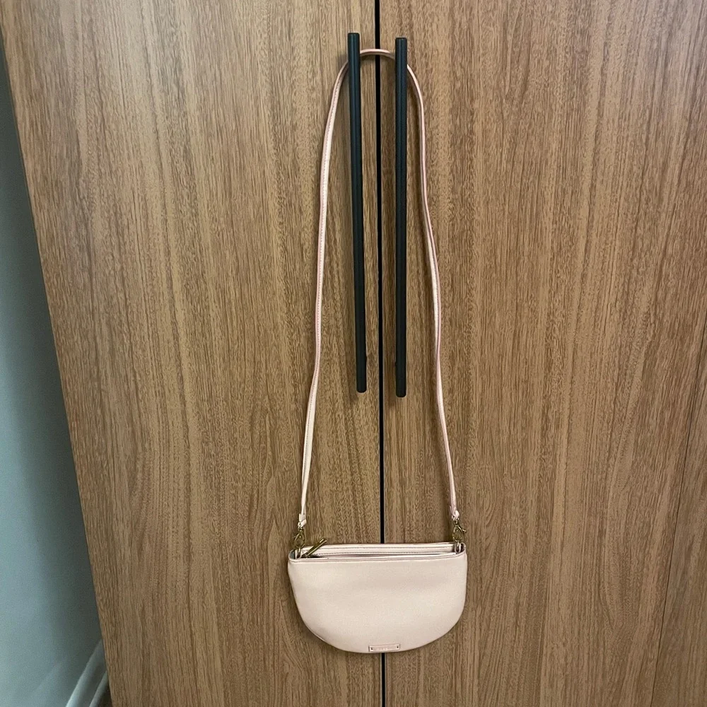 Fossil Light Pink Crossbody Bag with zipper closure - Picture 1 of 11